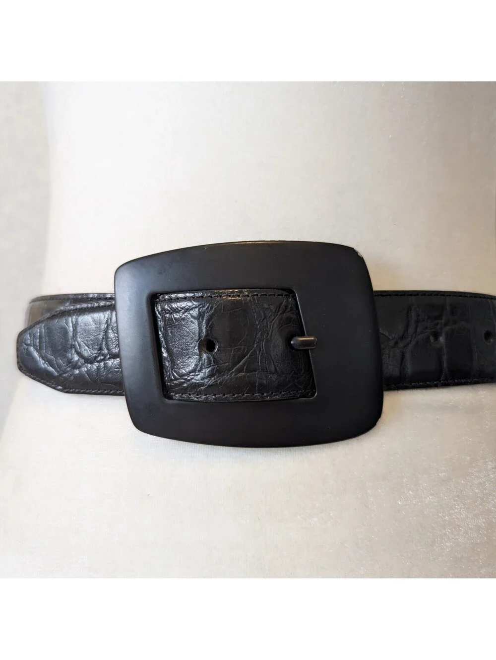 Vintage croc embossed leather belt w/ matte black irregular buckle - Size S